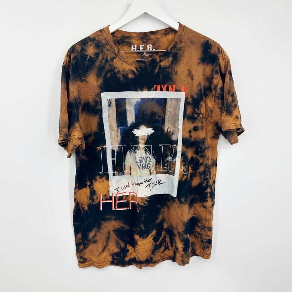H.e.r Custom Bleach Splatter Short Sleeve Shirt Size Large Upcycled